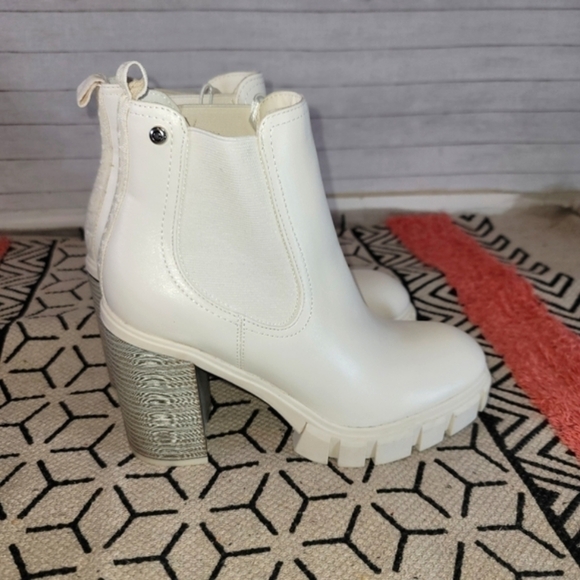GBG KEONA IVORY CHUNKY PLATFORM BOOTS, SZ 8.5 - Picture 1 of 16